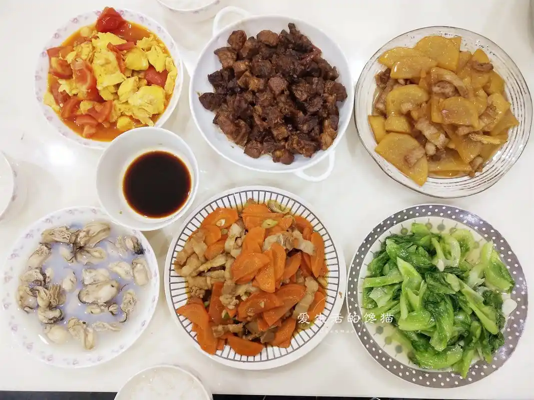 带孩子回娘家,弟媳做了一桌菜,丰盛美味,网友:这媳妇太称心了_饭菜