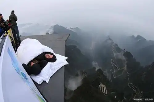 天门山景区翼装飞行女生身亡,玩命的极限运动