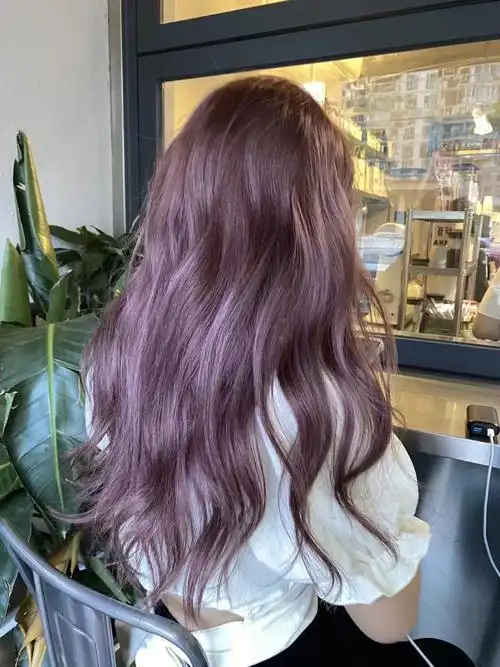 紫灰色发色