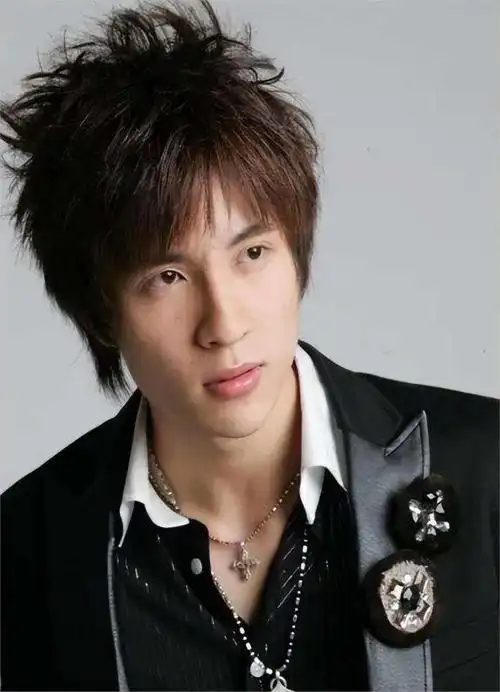 薛之谦:经历两次爆红的历程,也是无数粉丝心中的最佳"导师"