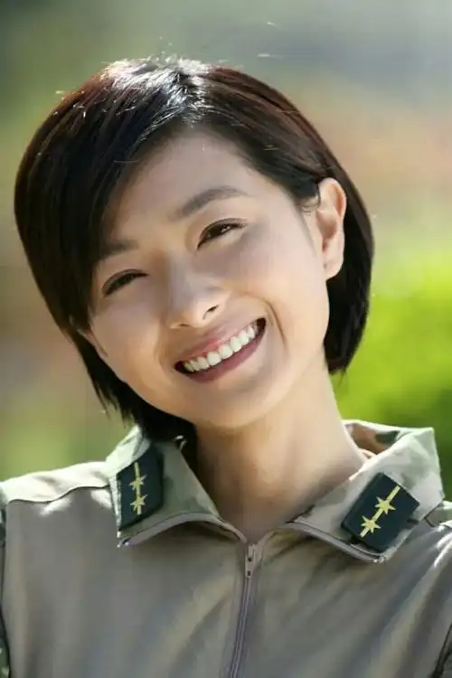 看了那么多回答居然没发现我的万茜女神,不能忍 直接上图 军装茜