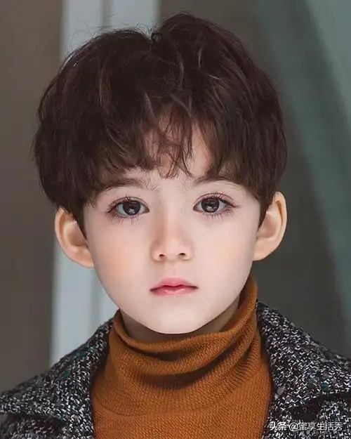 最近很火的这个小孩叫cooper lunde.今年5岁,是加拿大和韩国的混血儿.