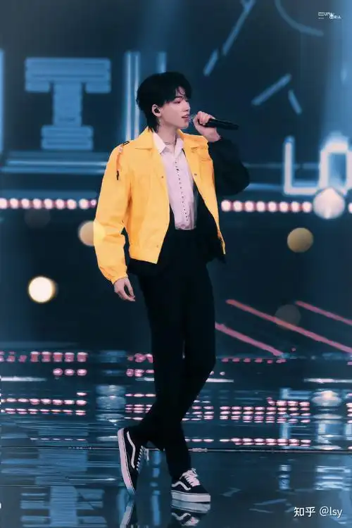 救命宋亚轩为什么可以这么帅想求一些很少见的图