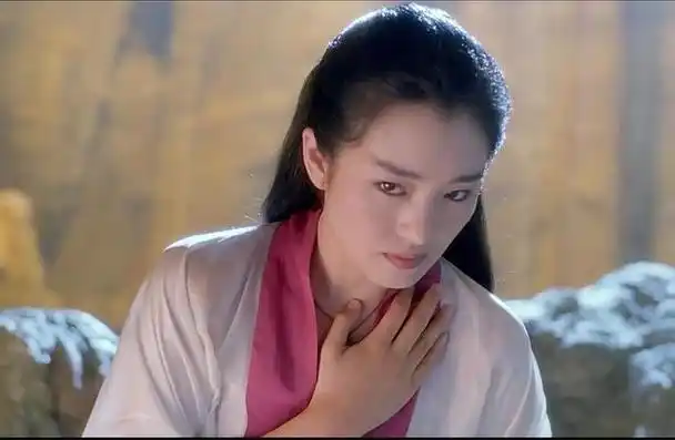 之前出演过这个角色的演员各有特色,巩俐版的天山童姥不但美艳,且对