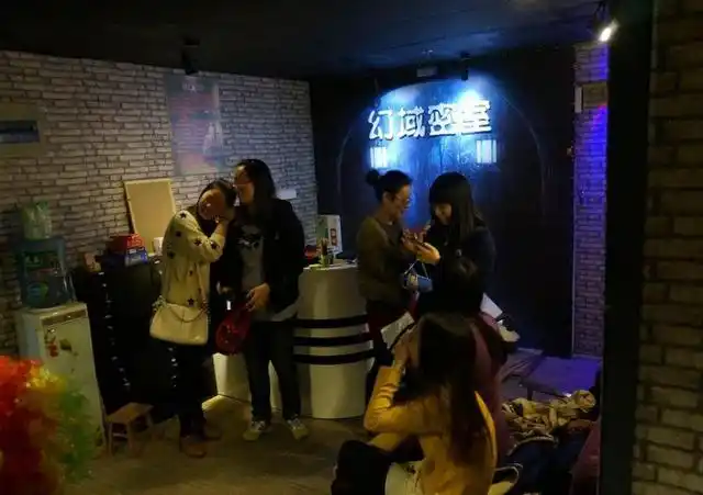 密室逃脱乱象横生,逼得4位女子当众脱衣,不要把低俗当成乐趣!