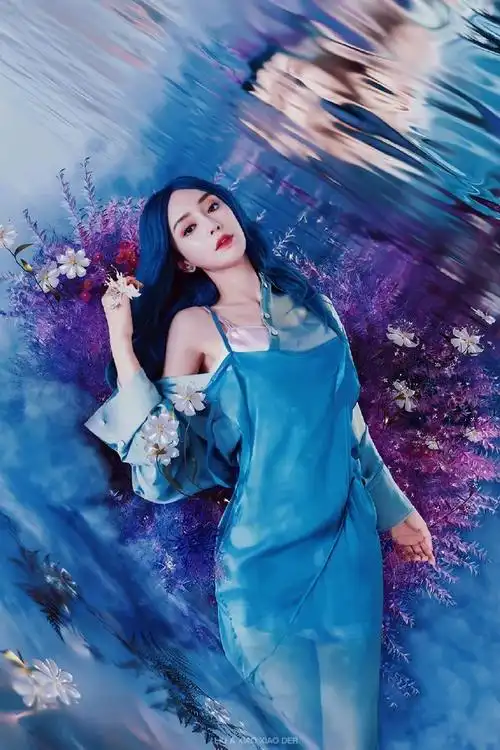 angelababy蓝发挑染造型