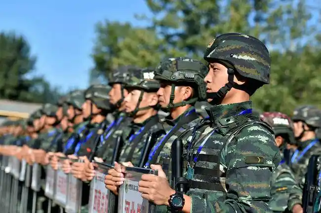 武警部队举行"巅峰"特战比武竞赛 全程真打实抗