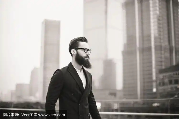 戴眼镜的胡子先生