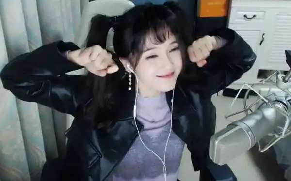 斗鱼杜佳丽狂喷连麦主播,"晦气","猪头",神豪下场调和!