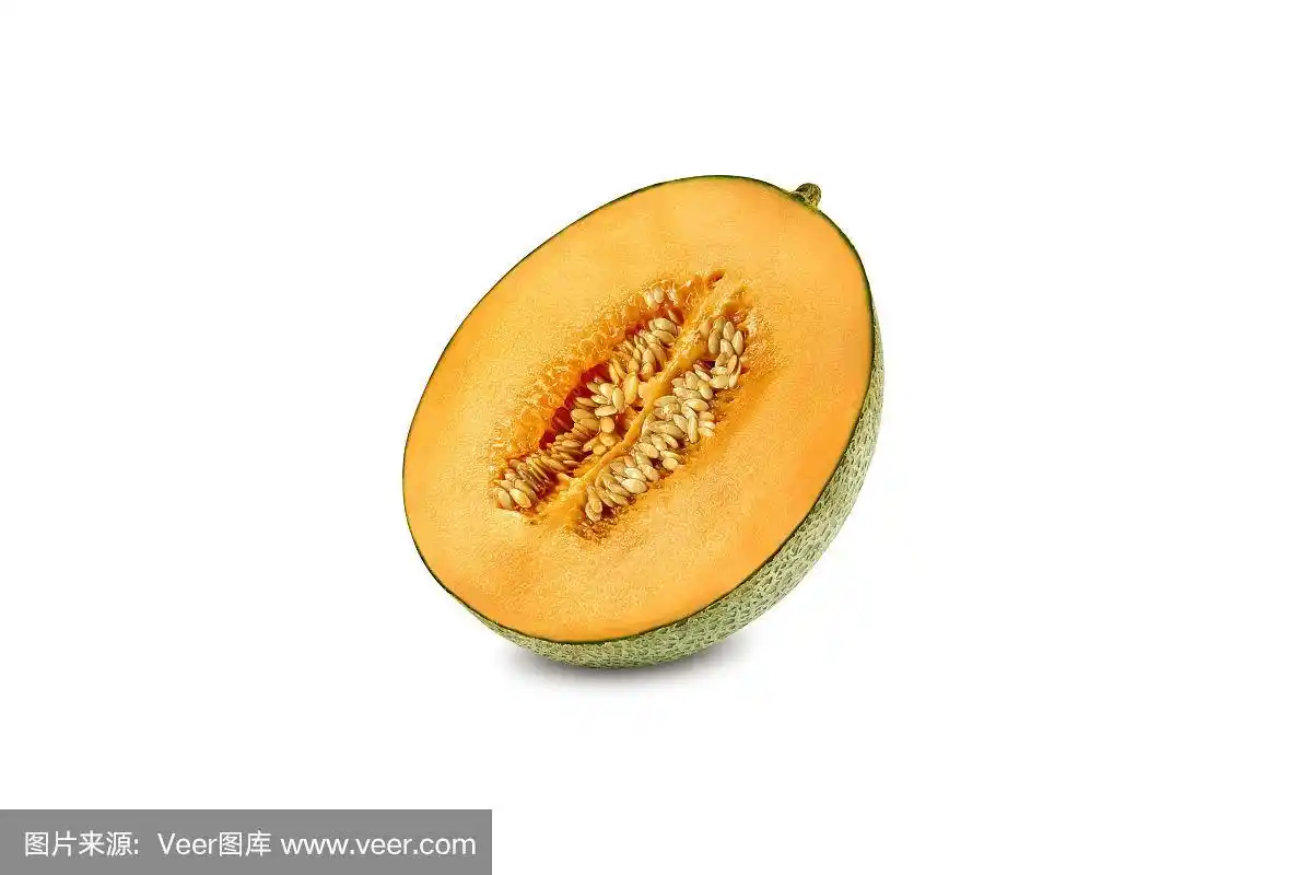一半美味的哈密瓜在一个横截面,孤立在白色的背景与复制空间的文字或
