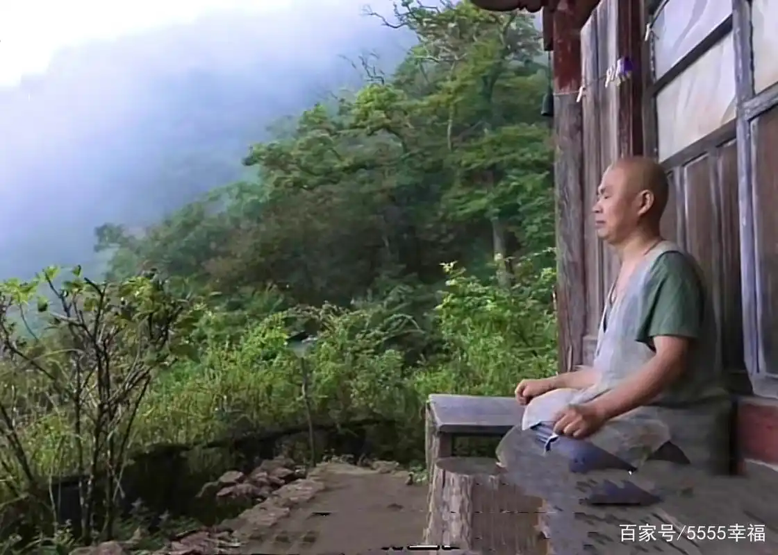 一位僧人选择在深山老林独自修行,去了才知道,他的世界如此精彩