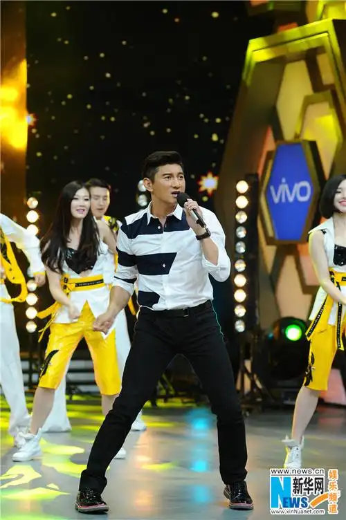 "快本"18周年 吴奇隆苏有朋聚首何炅泪洒