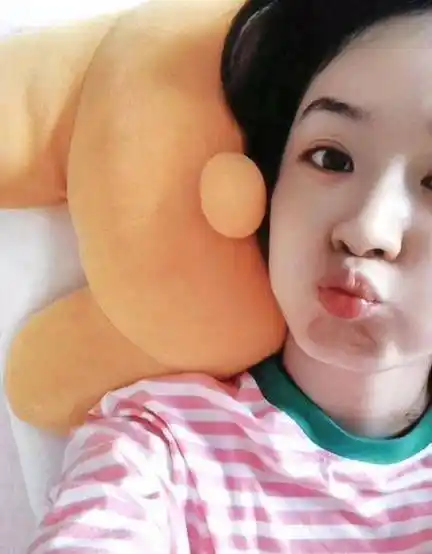 35岁赵丽颖首晒与儿子自拍照!