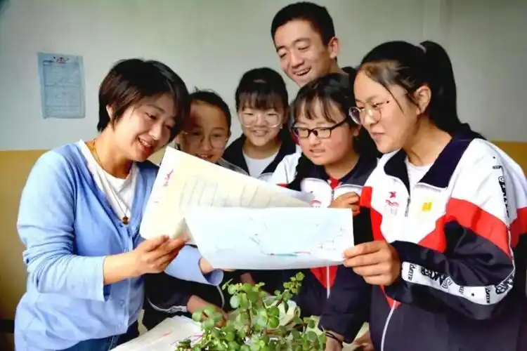 这是不用害羞的事情支教老师给山村女孩发卫生巾网友暖男一枚