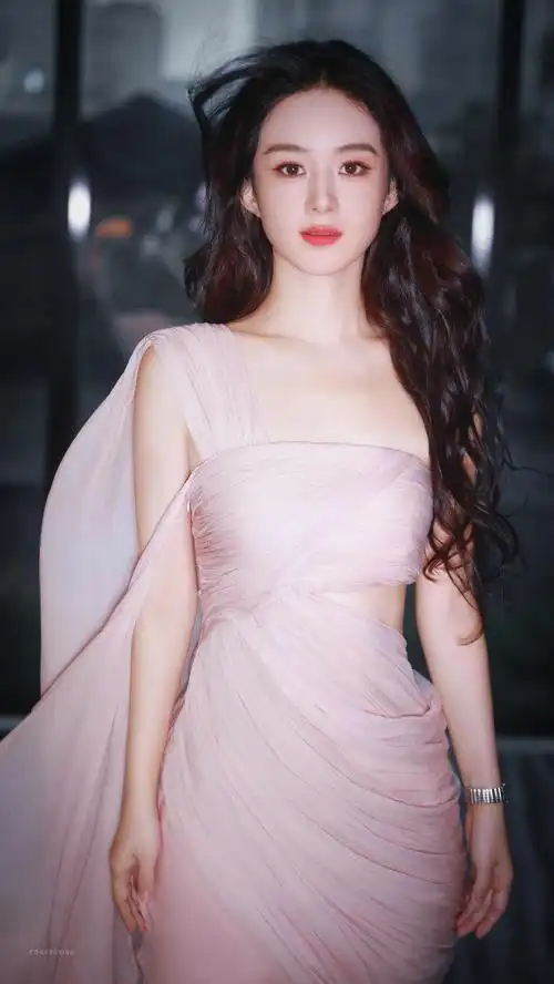 赵丽颖 浪琴全世界最漂亮的94#赵丽颖挂肩露腰粉裙