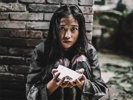 民间故事清朝女乞丐得了怪病喝了道士的药酒后嫁给了大富翁