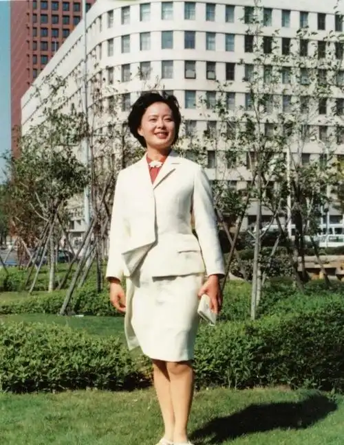 多位新闻联播老播音员今昔杜宪气质恬淡张政官至正厅