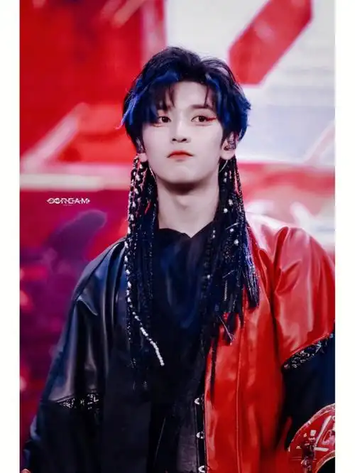 原图:微博[·screamfor严浩翔·]#严浩翔  #严浩翔舞台  #严浩翔壁纸