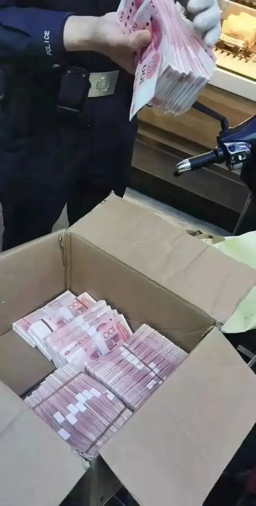 药店门口放着30万现金真钱还是陷阱广东老板娘慌了