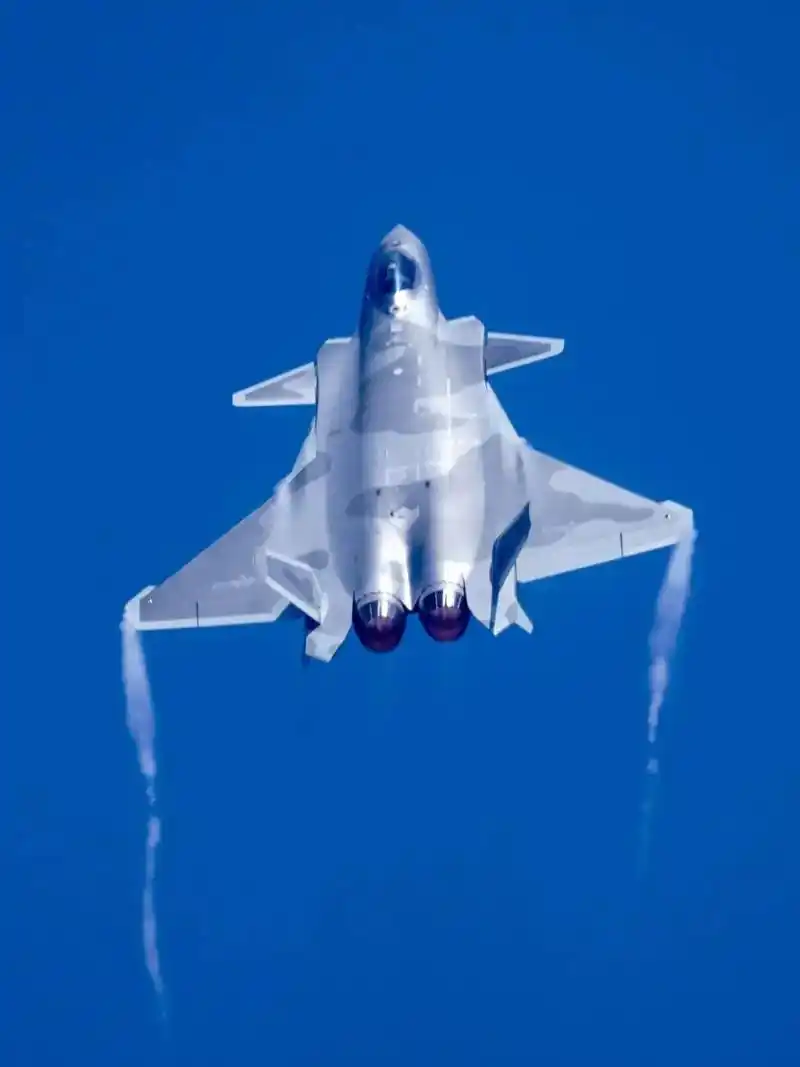 2011年1月11日中国自主研制的第五代战斗机歼20首飞,2 - 抖音