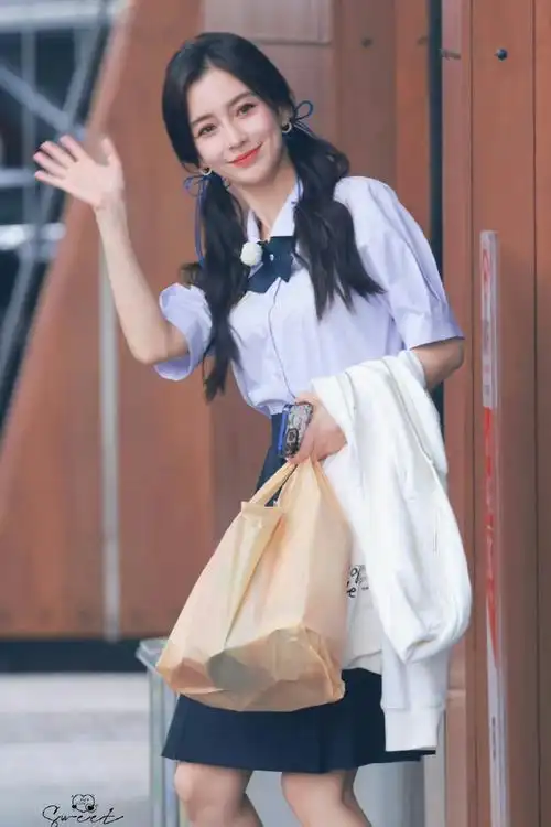 杨颖双马尾校服造型##杨颖泰国校服造型