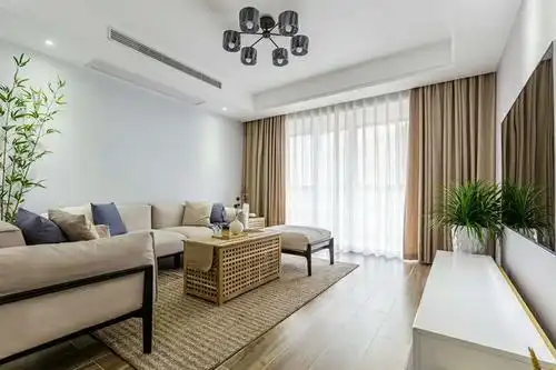 简约美式:白色 实木色 局部浅咖配色,想明亮一些,也有配米黄