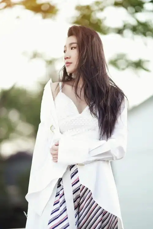 5 孙露唯美写真净化眼球 气质温婉灵气十足