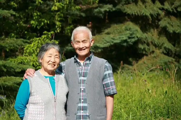 他们是来自山西省运城的李阳兵与董引凤,一对恩爱,朴实的夫妻.