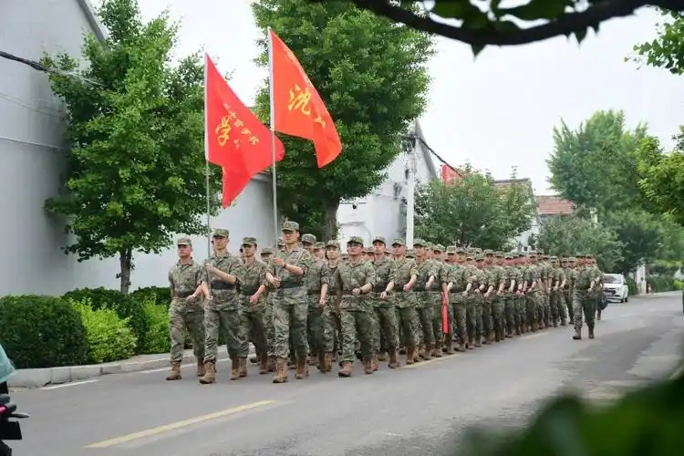 鄱阳高考生家长必看:400至450分如何抉择?士官学校或成最佳出路