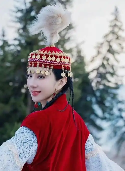 黄奕晒带女儿出游照11岁的铛铛又白又漂亮但还是像爸爸黄毅清