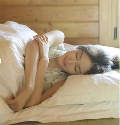 多可怕啊 连起床照都那么少女