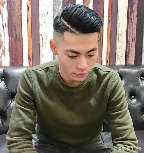 2020"新帅气"发型4款,男生们该试试,剪完时尚个性有魅力