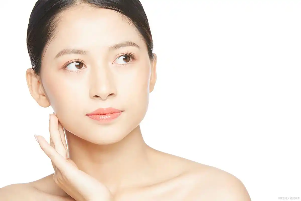 青岛一小姑娘为美白尝试各种偏方,皮肤越来越差?医生:迷信害的