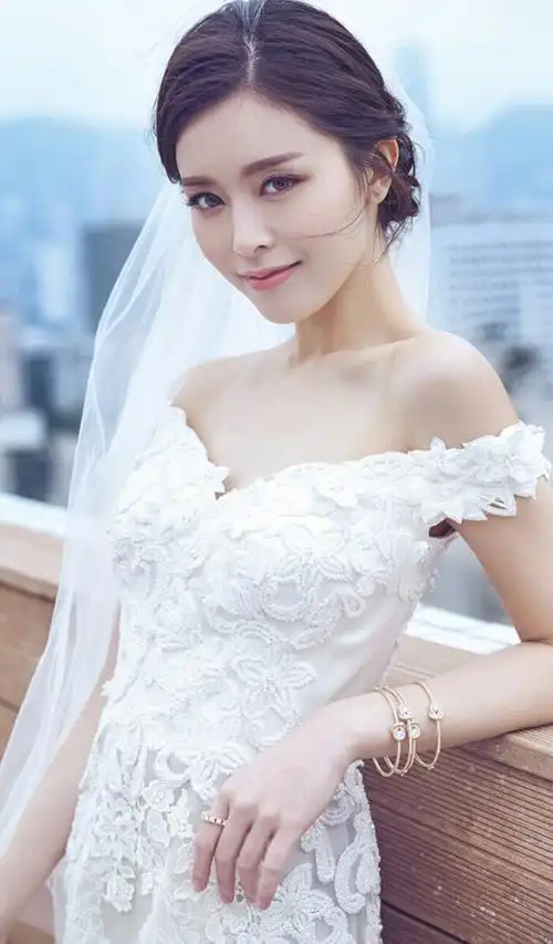 你可能感兴趣的文章文咏珊三围身高以及大尺度图片等资料只为遇见你的