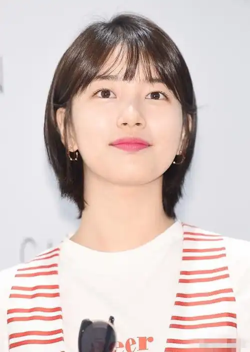 国民初恋秀智亮相活动白皙皮肤清爽短发显俏皮组图