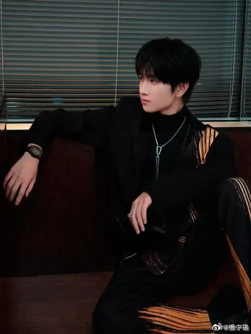 敖子逸晒拍一拍随拍#敖子逸晒拍一拍随拍,你帅死我了!