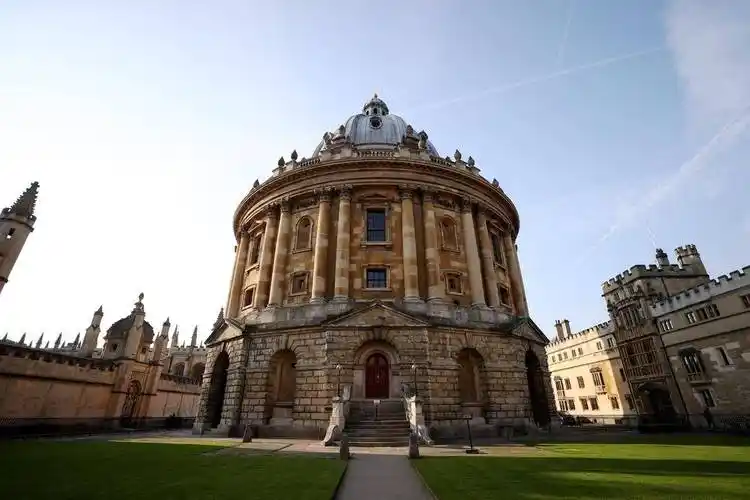 牛津大学商学院介绍,高端留学直录英国王牌商学院_服务_团队_项目