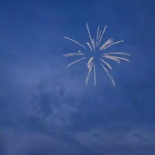 个性卡通微信封面更多图集黑色背景带字微信朋友圈背封面图片大全.