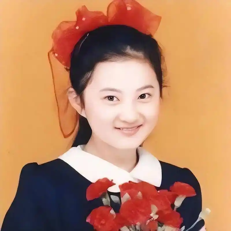 "小婉君"金铭今年43,8岁成名红炸天,现在被父母催婚烦恼不堪