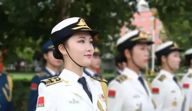 女兵唐烁,去得最多的地方是人民大会堂|三军仪仗队_网易订阅