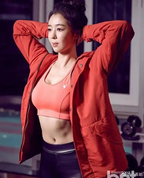 韩国爱运动女明星宋宝恩,健美线条写真图