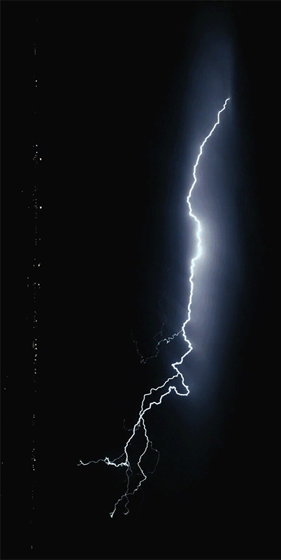 一道闪电从纸上拉起|黄双全