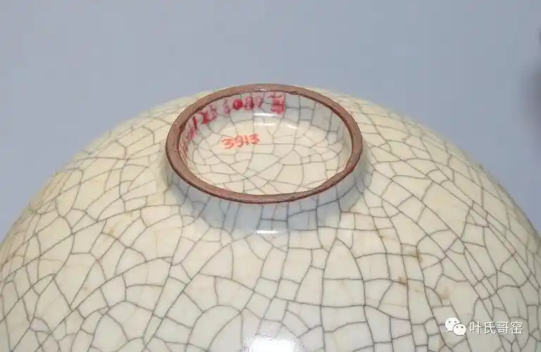 《传世哥窑特征61"紫口铁足"》