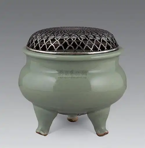 【清 龙泉窑青釉三足炉】拍卖品_图片_价格_鉴赏_清代单色釉瓷器_雅昌