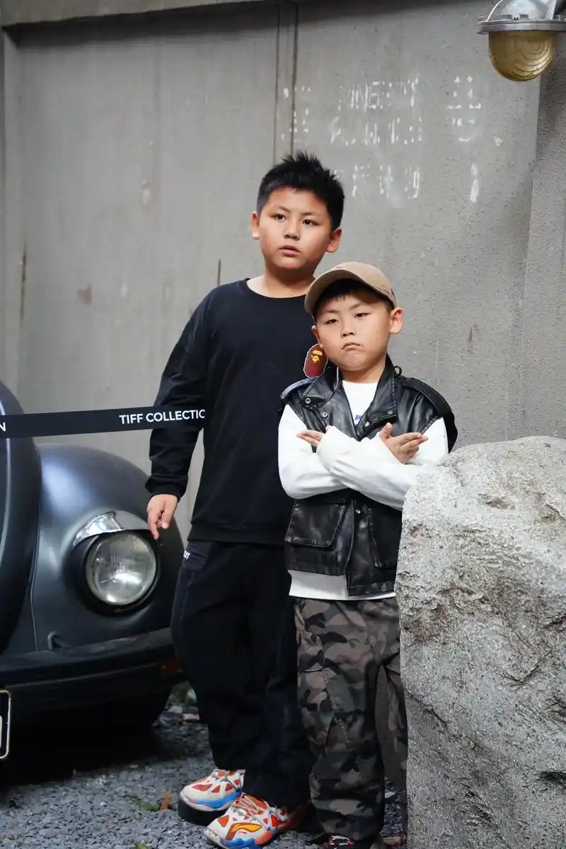 闯入我镜头 我拍下了永远.兄弟闹别扭那瞬间#哥弟俩 #小哥俩 - 抖音