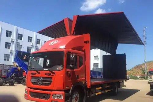 大容积 63个方 东风多利卡9.6米飞翼车