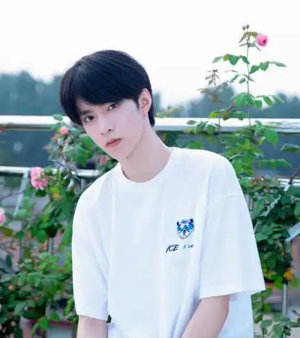 老师回应刘耀文入学巴蜀没走后门文化课成绩过线直接保送上高中