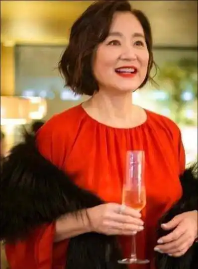 原创林青霞年轻时很美时隔多年如今67的她时尚犹存气质尚在