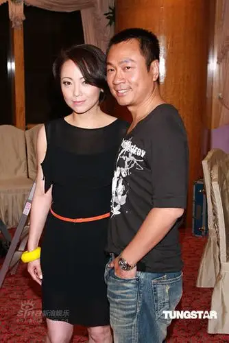 《帼国枭雄》庆功饭局 邓萃雯黎耀祥赴约