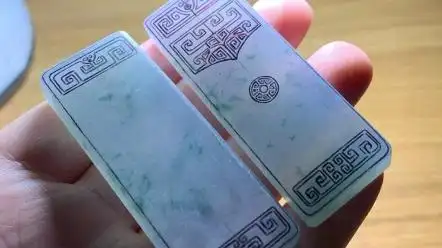 翡翠仿古无事牌,设计独特新颖,古韵古色.#翡翠#设计#无事牌#珠宝#手工